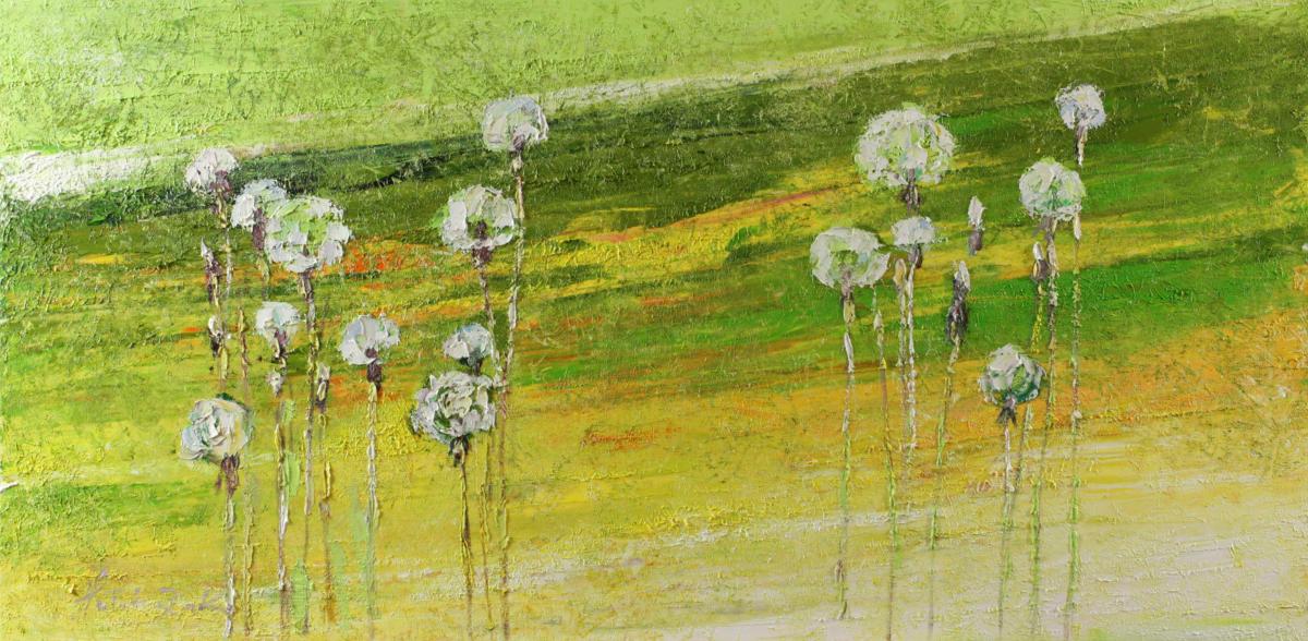 Dmuchawce na zielonym wzgórzu